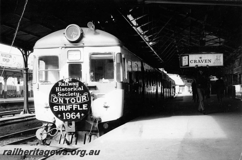 P20847
DMU suburban set, on Australian Railway Historical Society Shuffle Tour, platforms, roof, Fremantle station, ER line, end and side view from platform., 
