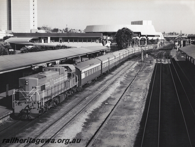 P20856
A class 1514 with Australind carriages pulling into Platform 2, Perth Station, the Entertainment Centre in the background

