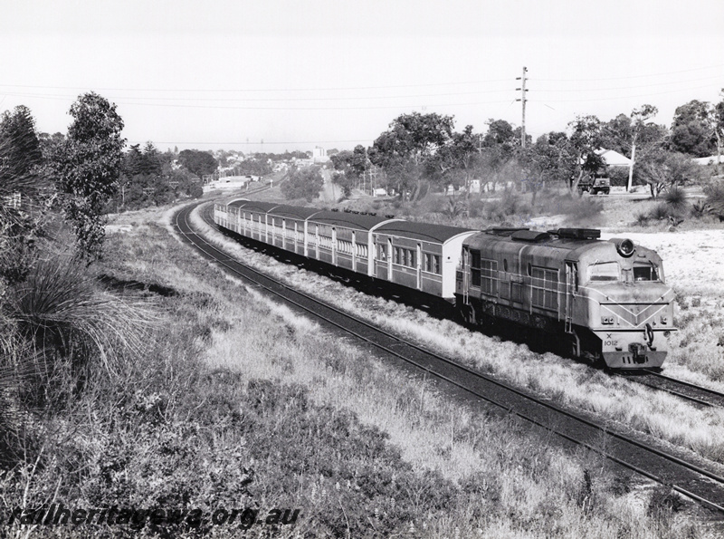 P20859
X class 1012 heading a suburban passenger service to Fremantle, view along the train
