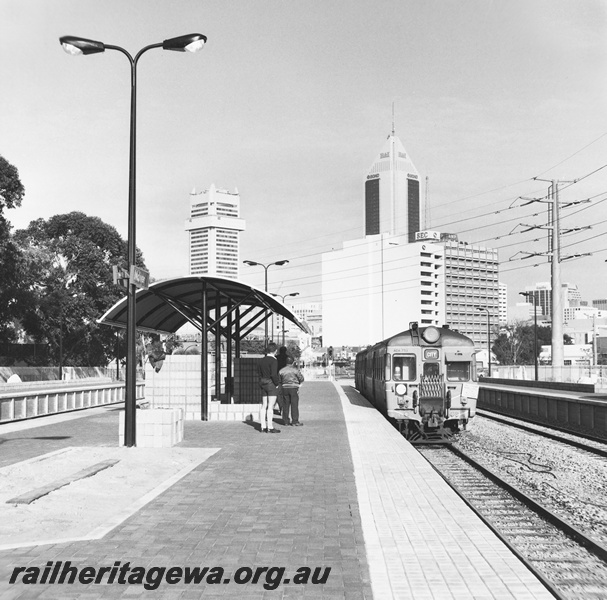 P20860
ADA class 753 railcar trailer, station passenger shelter, McIver station, view along the platform
