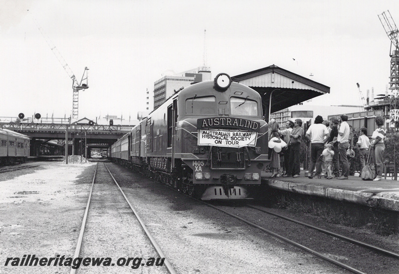 P20861
XA class 1405 arriving at Perth Station with the last narrow gauge locomotive hauled revenue country passenger train to be run by Westrail, ARHS banner on the front of the loco, view of the train and the crowd on the platform
