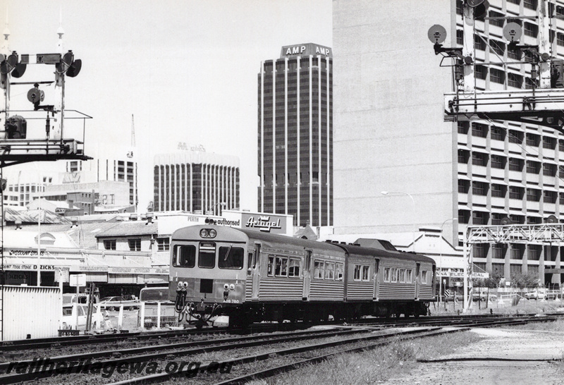 P20865
ADB class 780 railcar trailer heads a two car ADK/ADB railcar set departing eastwards from Perth, front and side view of the set
