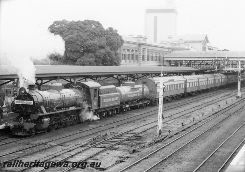 P20874
W class 903 in HVR ownership, about to depart Perth Station with the Australind on the last train to the Bunbury Station, view of the train and the station
