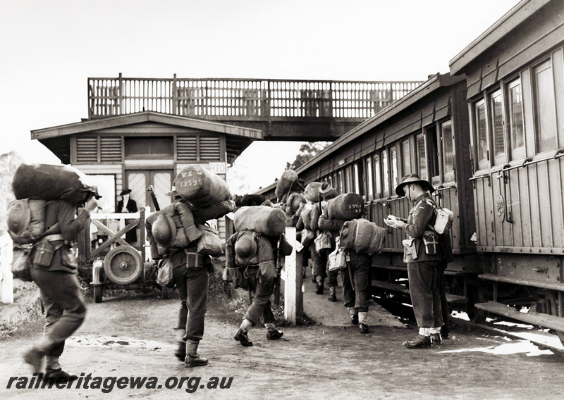 P20889
Troops of 2/11th Australian Infantry Battalion moving to depart Chidlows for the Eastern States. ER line. 
