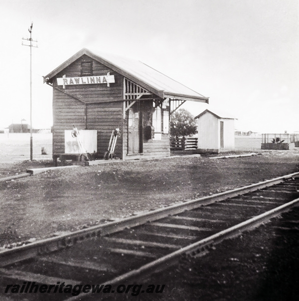 P20905
Rawlinna Station building  and station frame. Trans Australia Line
