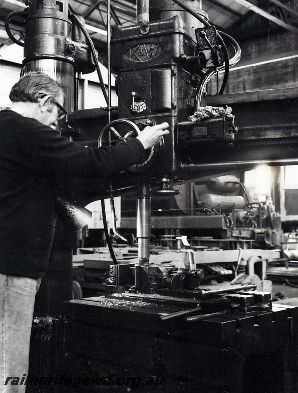 P20922
Kitchen and Wade Radial drill, Car Shop, Block 1 , Midland Workshops, worker operating the drill
