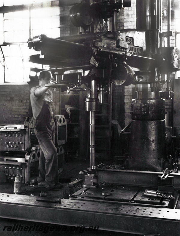 P20924
Asquith Radial Drill drilling flange of a universal beam, , Midland Workshops, worker operating the drill
