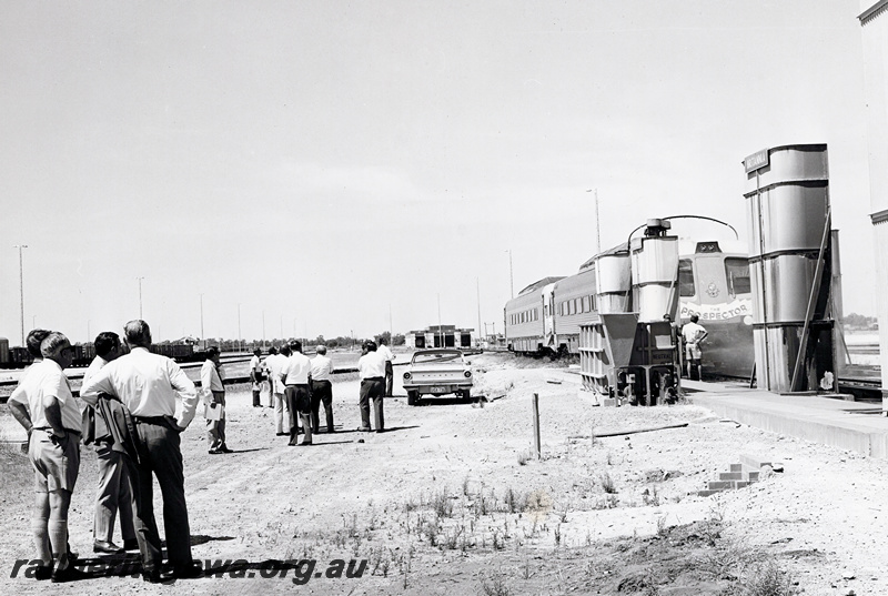 P20925
Prospector railcar set in the car wash, Forrestfield Yard, large group of official s looking on, overall view of the site
