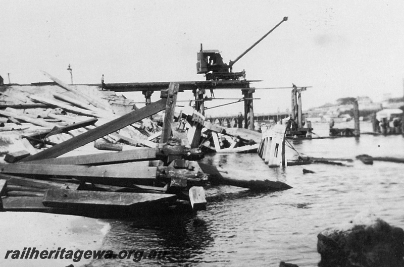 P20943
Reconstruction of Fremantle Railway Bridge after collapse in 1926 2 of 3, debris from bridge collapse, mobile crane, workers, bridge framework, Fremantle, ER line, view from Swan Riverside
