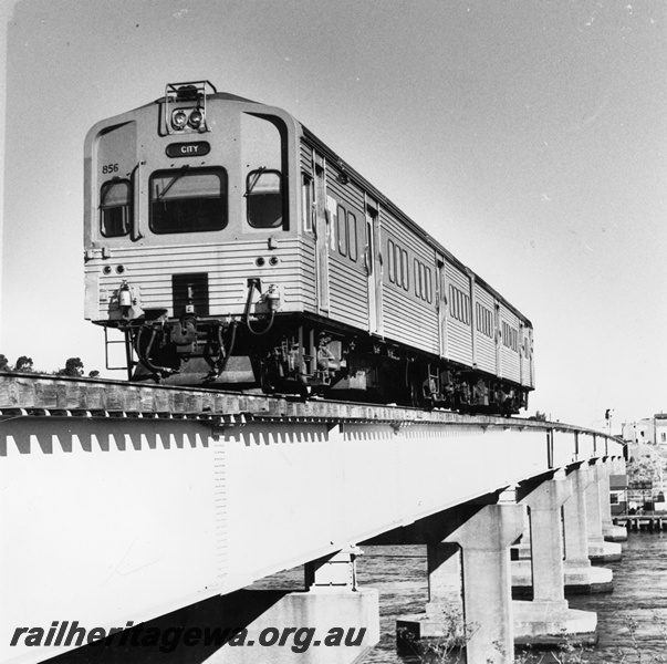 P20948
ADL class railcar 806, ADC class trailer, crossing concrete and steel bridge, Fremantle, ER line, end and side view from bridge level 
