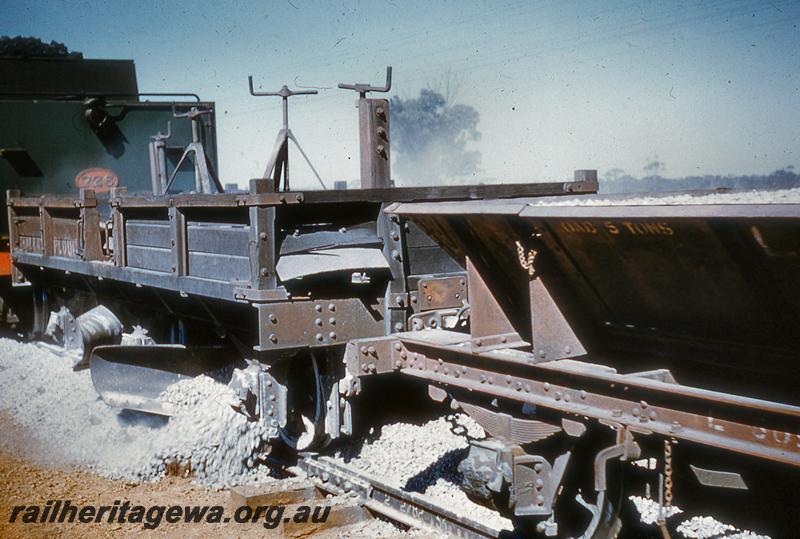P21031
LX class ballast plough in action coupled to a L class ballast hopper both being propelled by PMR class 726 tender leading
