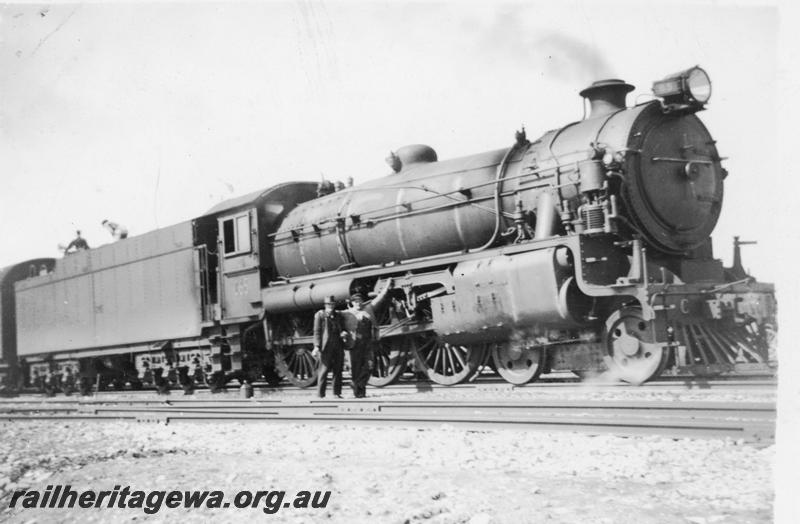 P21074
Commonwealth Railways C class 65, crew, onlookers, TAR line, side and front view
