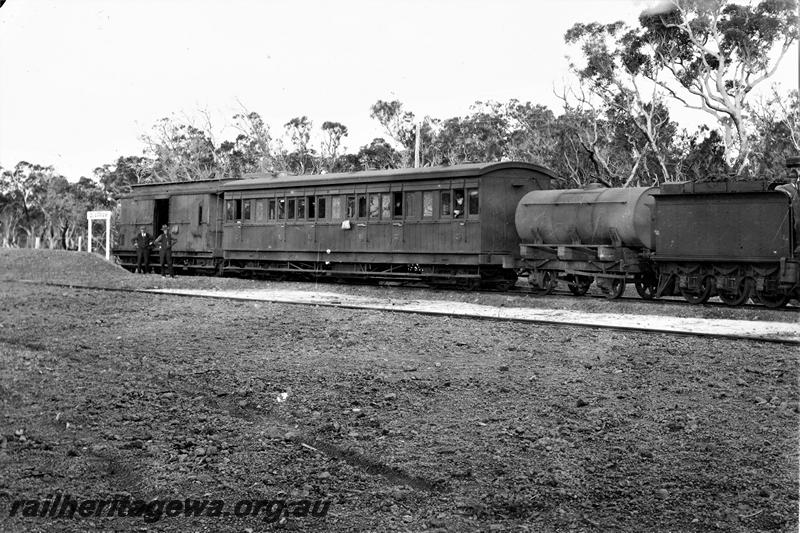 P21479
G class 117 on inspection train comprising tank wagon, passenger carriage and van, platform, station nameboard, two men standing next to van, one man in passenger car, Quarram, D line, side view
