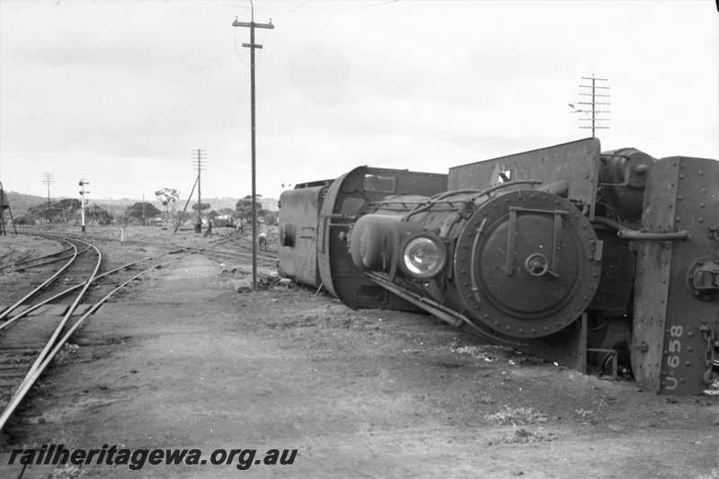 P21601
U class 658, off the track and on its side, points, diamond crossing, bracket signals, Spencers Brook, GSR line, top and front view from trackside, ER line.
