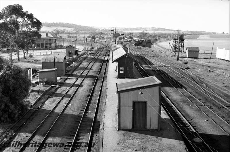 P21605
Station, platform, station buildings, trackside buildings, hotel, bracket signals, water tower, points, sidings, yard, Spencers Brook, ER line, view from an elevated position looking along the platform
