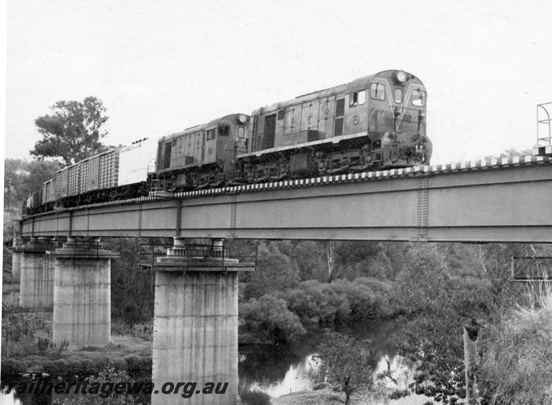 P21724
F class 40 and F class 46  crossing Blackwood River on approach to Bridgetown from Pemberton. PP line
