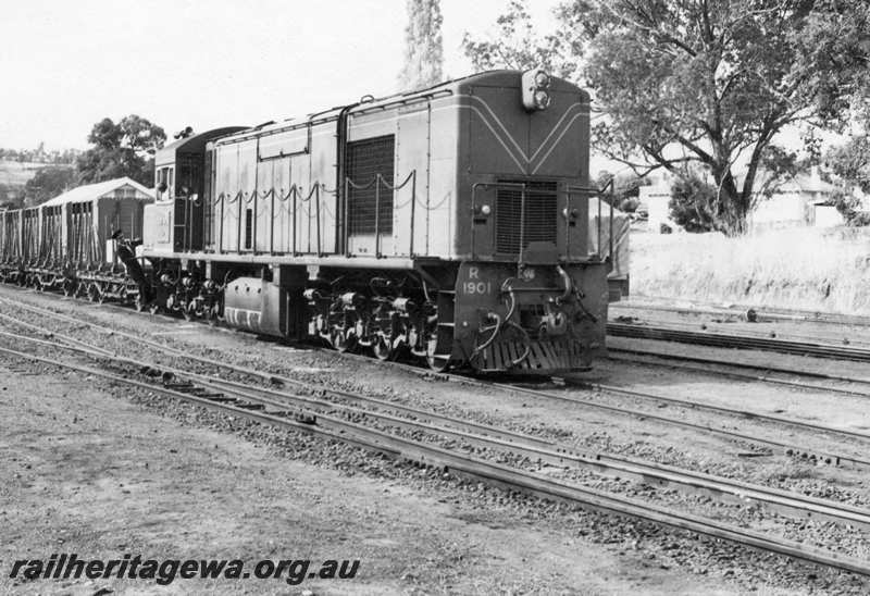 P21727
R class 1901 fitted with side chains, in Bridgetown yard. PP line 
