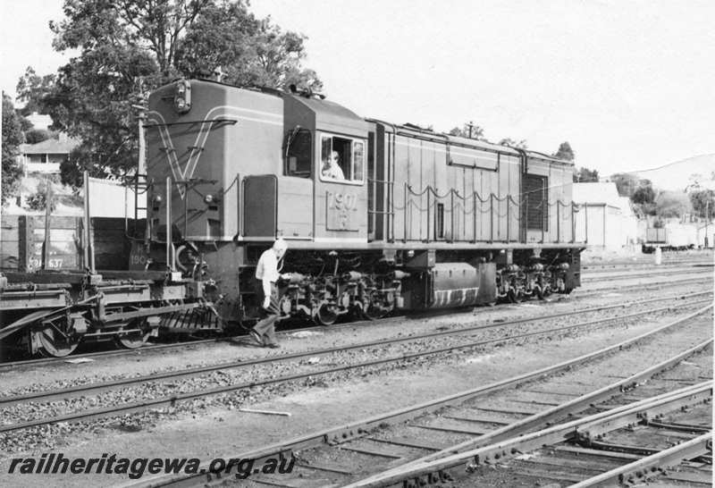 P21728
R class 1901 fitted with side chains, in Bridgetown yard. Rear view of locomotive. PP line 
