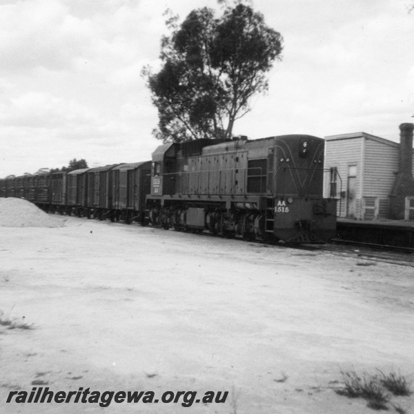 P21852
AA class 1515, on westbound goods train, station building, with chimney, platform, Hines Hill, EGR line, side and front view 
