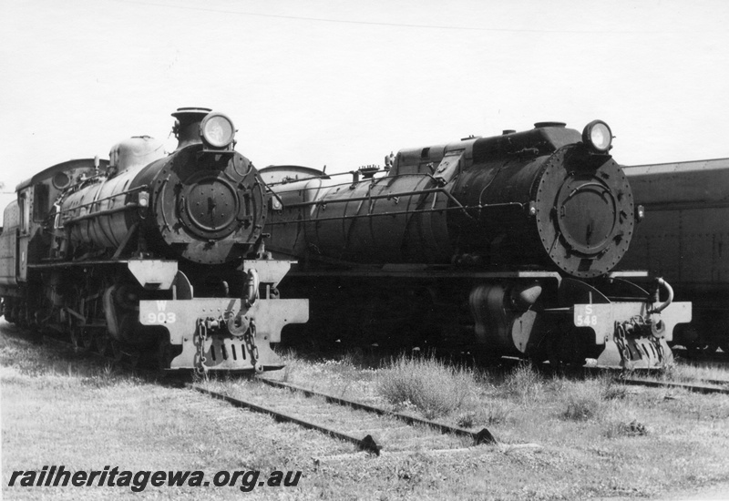P21895
W class 903, S class 548, on scrap road, at loco depot, Collie, BN line, side and front views
