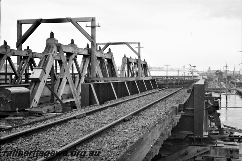 P21920
Fremantle Railway Bridge,  looking along the tracks to the south showing the new steel girder replacing the wooden trusses. bracket signals in the background, Swan River, Fremantle, ER line
