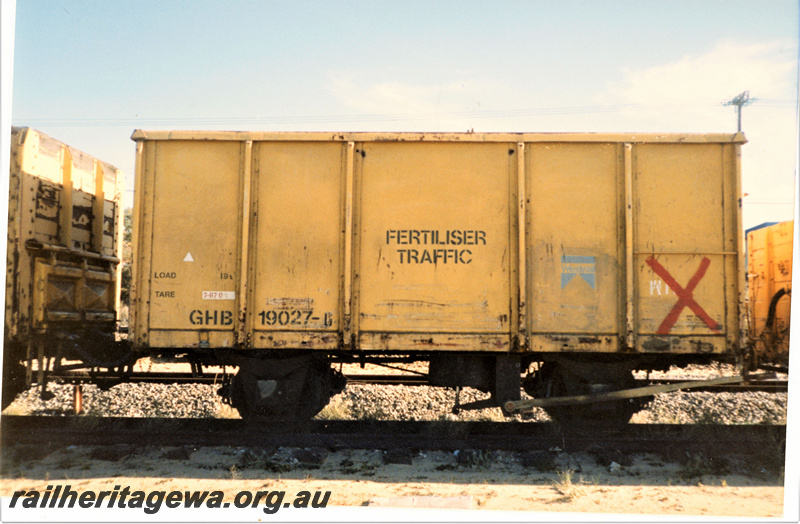 P21956
GHB class19027-G all steel high sided open wagon, yellow livery, 