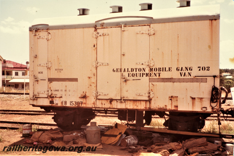 P21957
EB class 15307 ex cool storage van, white with grey roof livery, 