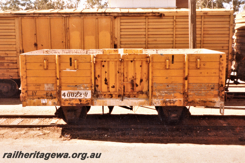 P21958
KA class 40022, ex MRWA PB class, yellow livery, Pinjarra, SWR line, side view
