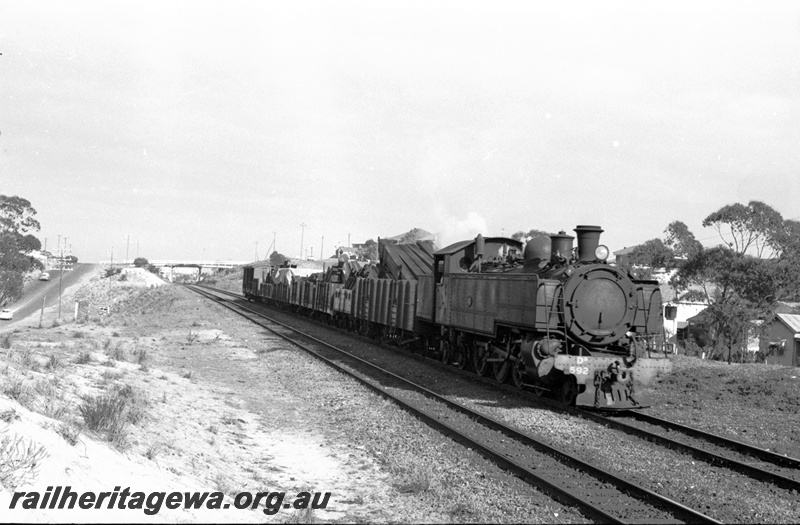 P22082
DD class 592 approaching Bayswater hauling a Midland bound goods. ER line.
