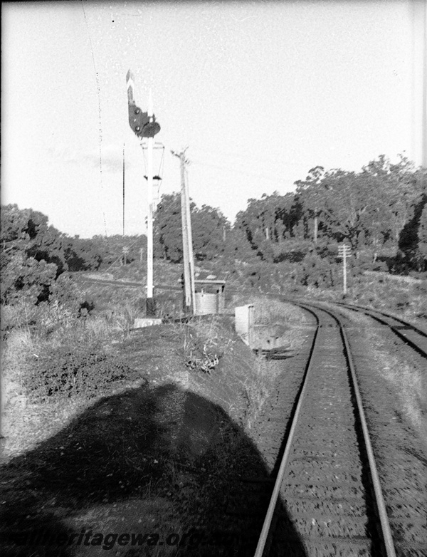 P22106
Upper Quadrant signal phot taken from Cab of ADG railcar on last Chidlow passenger service. ER line.
