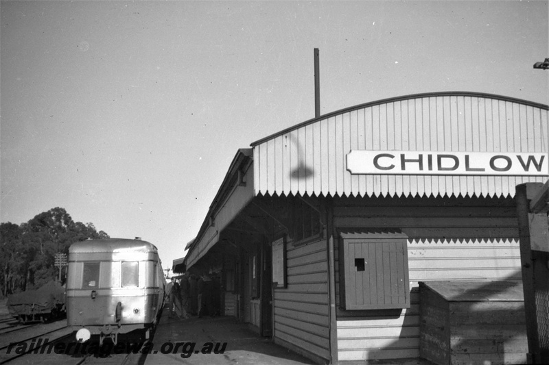 P22442
ADU class trailer, station building, canopy, station nameboard, Chidlow, ER line, view from platform
