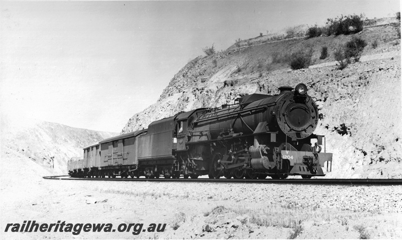 P22519
V Class 1204 on a goods train, Avon Valley, ER line

