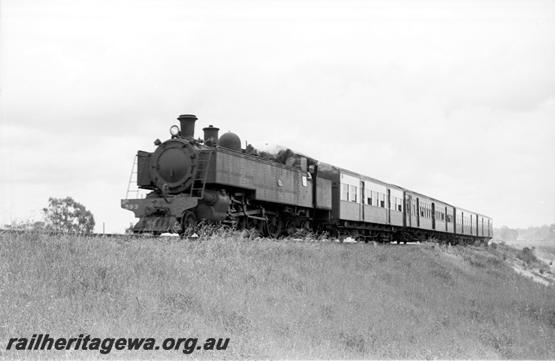 P22613
DD class 593 Royal Show special from Armadale approaching the Bunbury Bridge near Goodwood. SWR line.
