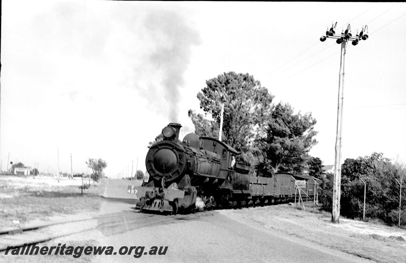 P22686
F class 457  shunting Cuming Smith siding Bassendean. ER line.
