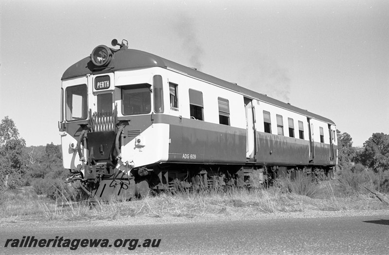 P22733
ADG class 609, 148 Up passenger departing Naval Siding, Byford. SWR line.

