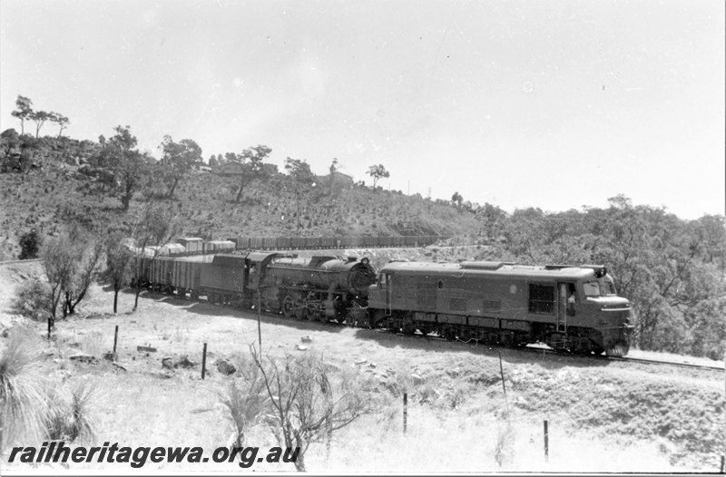 P22832
X class diesel loco, V class steam loco double heading goods train, Swan View, ER line, side and front view
