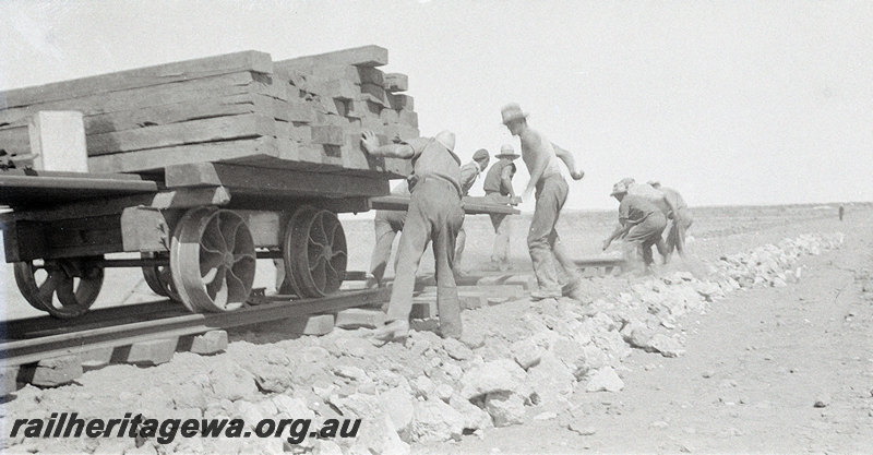 P22921
Wagon laden with sleepers, work gang laying sleepers, Cue to Big Bell, NR line, trackside view
