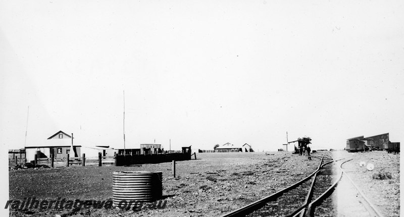 P22928
Station building, houses, water tank, points, track, trackside buildings, Leonora, KL line, track level view
