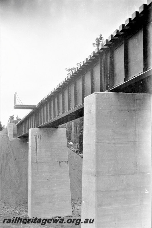 P22952
5 of 5 views of the construction of Hamilton River bridge near Moorehead. BN line. Steel girders on concrete pylons
