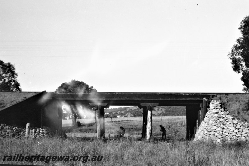 P22958
flood damage to railway bridges near York.  GSR line.
