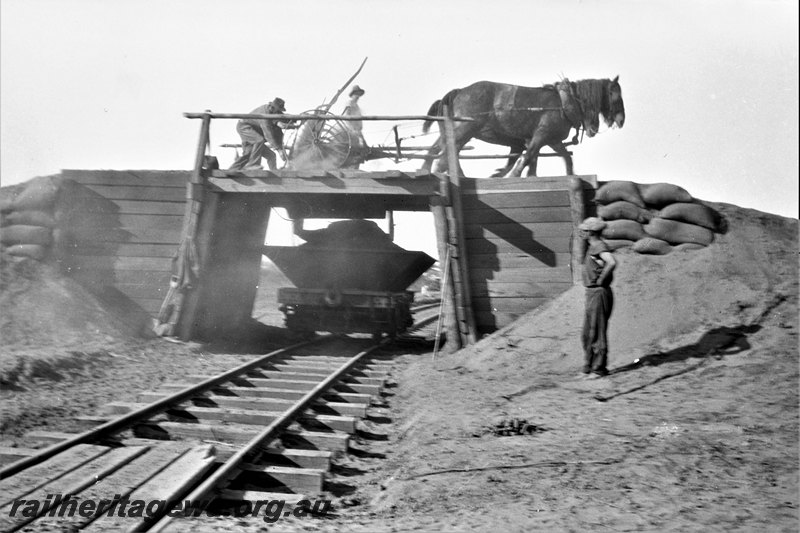 P22975
Horses hauling ballas, loading ballast into L class ballast wagon.
