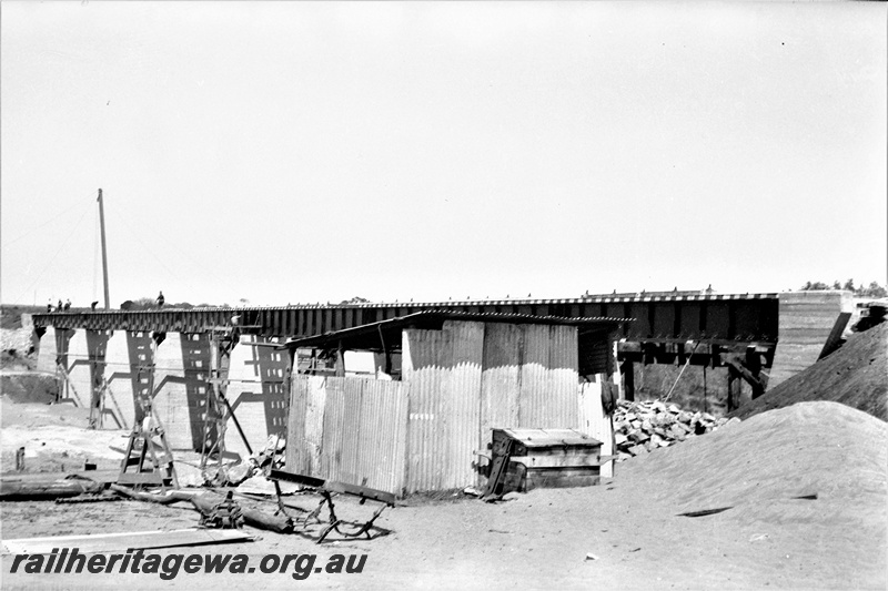 P23003
Eradu bridge crossing Greenough River construction, Eradu. NR line.
