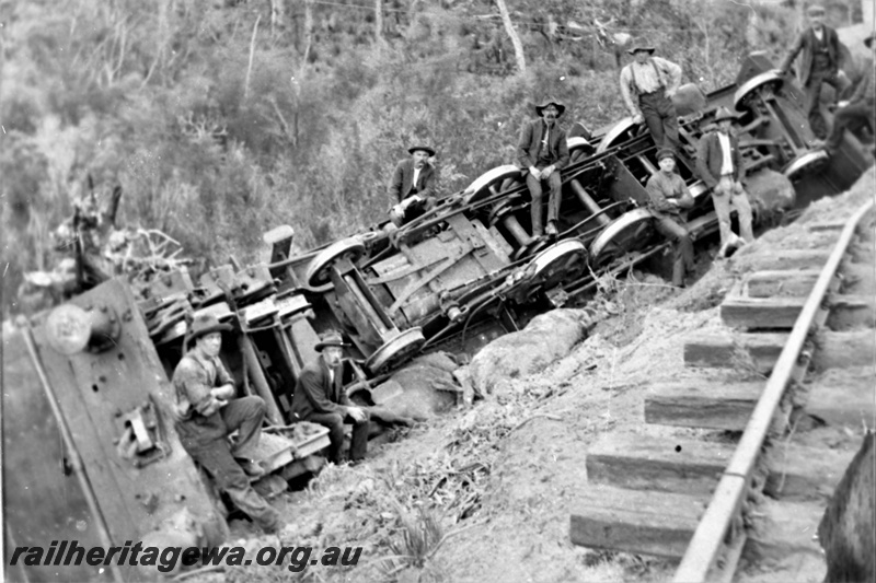 P23021
Derailment, Millars loco 