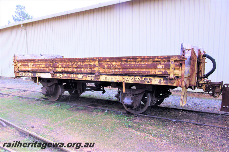 P23025
HCL class 20512, building, Dwellingup, PN line, side and end view
