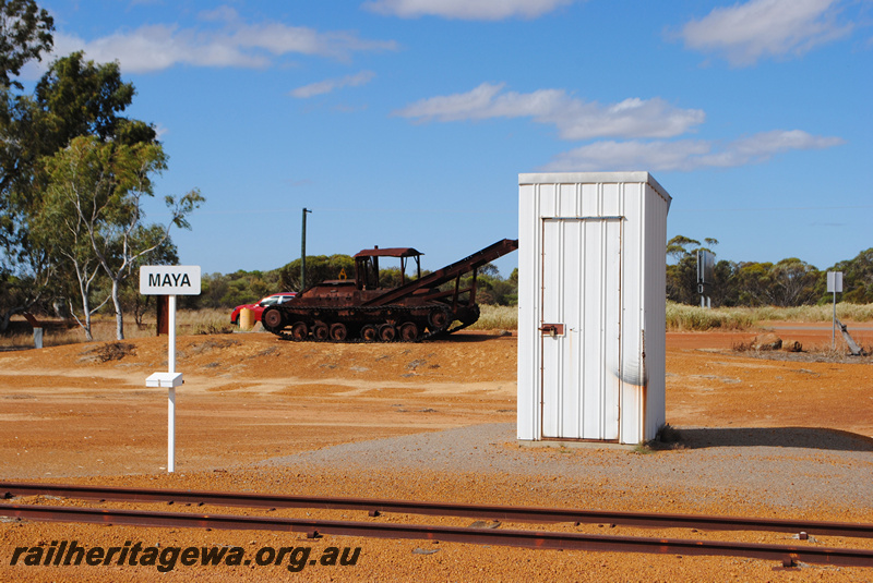 P23050
Shed, station nameboard, track, ex military 