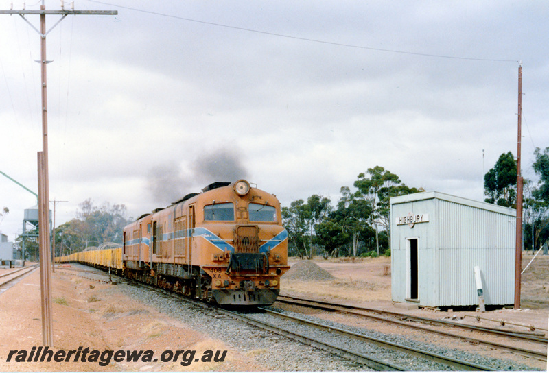 P23053
XA class 1408, XA class 1403, double heading goods train, overhead loader, conveyor, shed with station nameboard, tracks, Highbury, GSR line, side and front view
