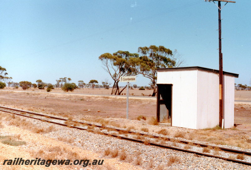 P23062
Station nameboard, trackside shed, track, Coomberdale, MR line, trackside view
