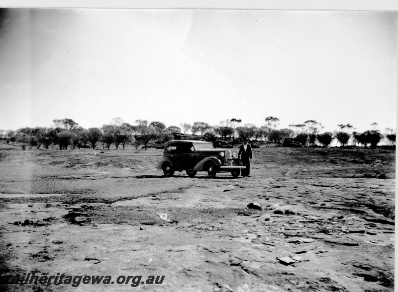P23122
Proposed quarry site, car and man, Doodlakine, EGR line, ground level view
