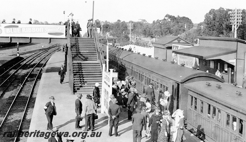 P23137
Platform, overhead footbridge, station nameboard, station buildings, passengers, passenger train at station, Claremont, ER line, view from elevated position, Royal Show train
