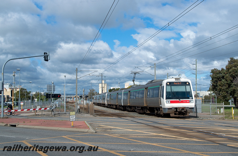 P23180
A series EMU set 7, level crossing, Welshpool, SWR line, side and end view
